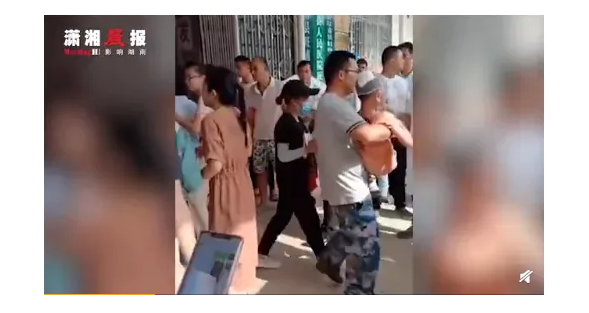 校園砍人事件再度發(fā)生！安裝 “ 校園一鍵報(bào)警器 ” 增強(qiáng)校園安全，做到人防、技防